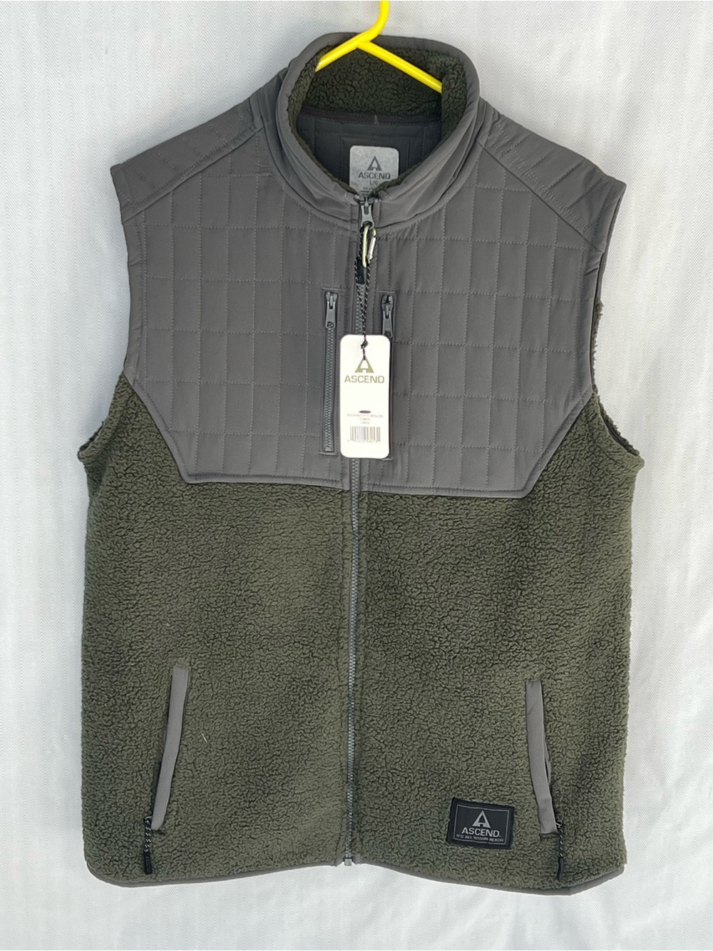 Ascend Men’s Vest Green Sherpa Gray Quilted Upper Hiking Camping Full Zip L